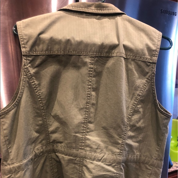 Vest - Picture 2 of 3